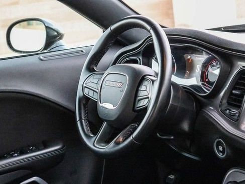 Used 2023 Dodge Challenger SXT image 29