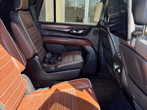 Used 2023 GMC Yukon Denali Ultimate AWD/4WD image 17