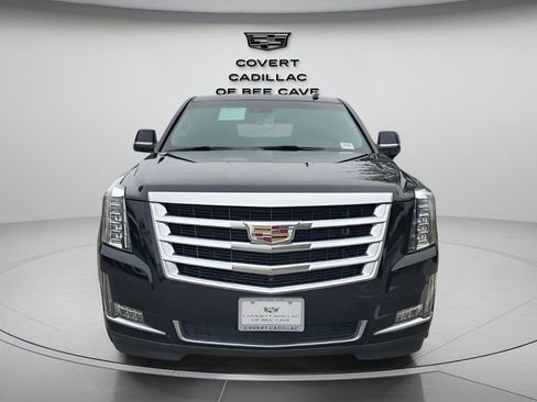 Used 2017 Cadillac Escalade Luxury image 2