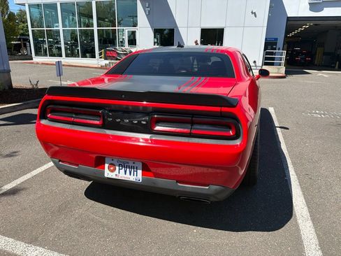 Used 2016 Dodge Challenger R/T RWD image 5