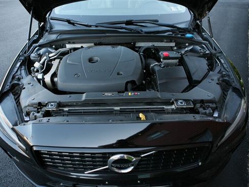 Used 2021 Volvo S60 T5 Momentum AWD/4WD image 7