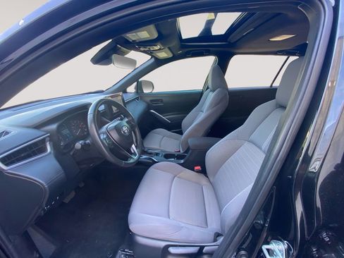 Used 2024 Toyota Corolla Cross AWD Hybrid w/ Moonroof Package image 9