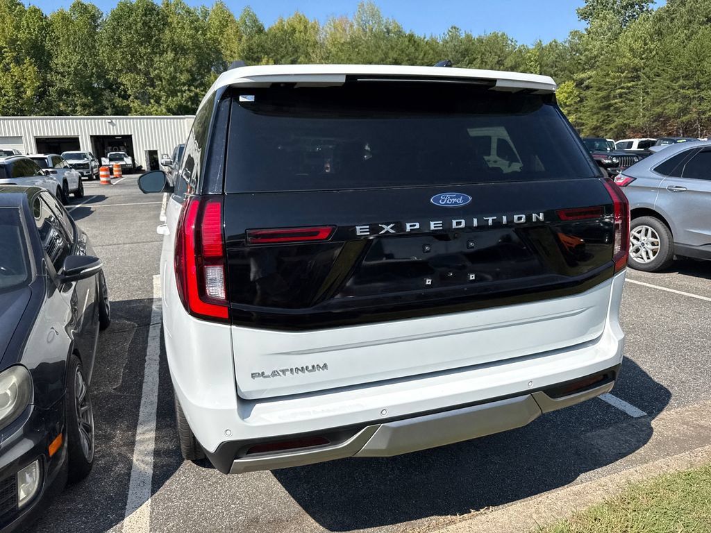 Used 2026 Ford Expedition Platinum w/ Driver's Package AWD/4WD image 16