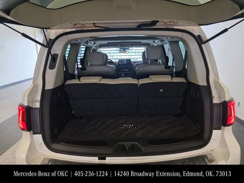 Used 2023 INFINITI QX80 Premium Select w/ All-Season Package image 18