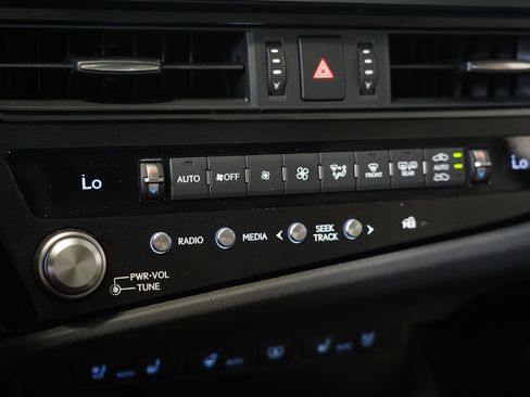 Used 2023 Lexus ES 350 Ultra Luxury w/ Accessory Package (Z2) FWD image 23