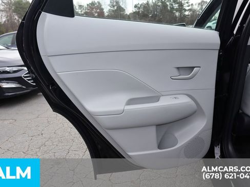 Used 2025 Hyundai Kona SE image 18