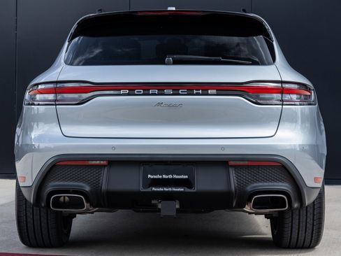 Certified 2025 Porsche Macan image 10