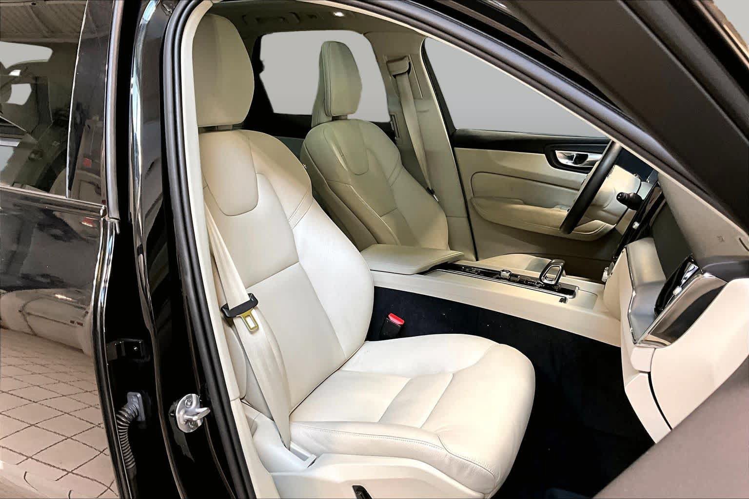 Certified 2024 Volvo XC60 B5 Core w/ Protection Package Premier AWD/4WD image 8