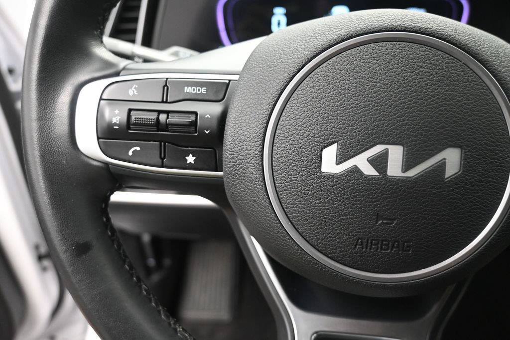 Used 2025 Kia Sportage EX FWD image 15