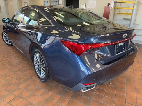Used 2019 Toyota Avalon Limited image 5