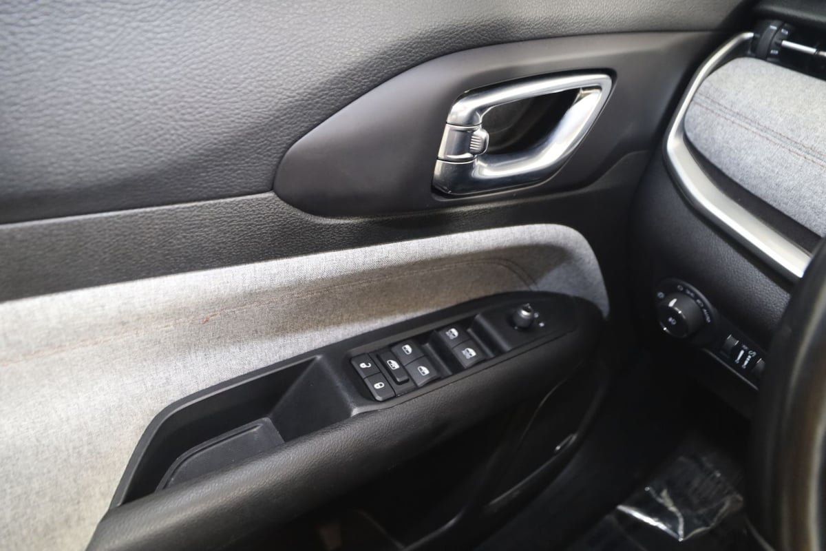 Used 2022 Jeep Compass Latitude w/ Sun and Sound Group AWD/4WD image 27