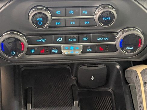 New 2025 Ford Bronco Badlands image 25