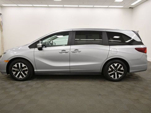 Certified 2025 Honda Odyssey EX-L image 4