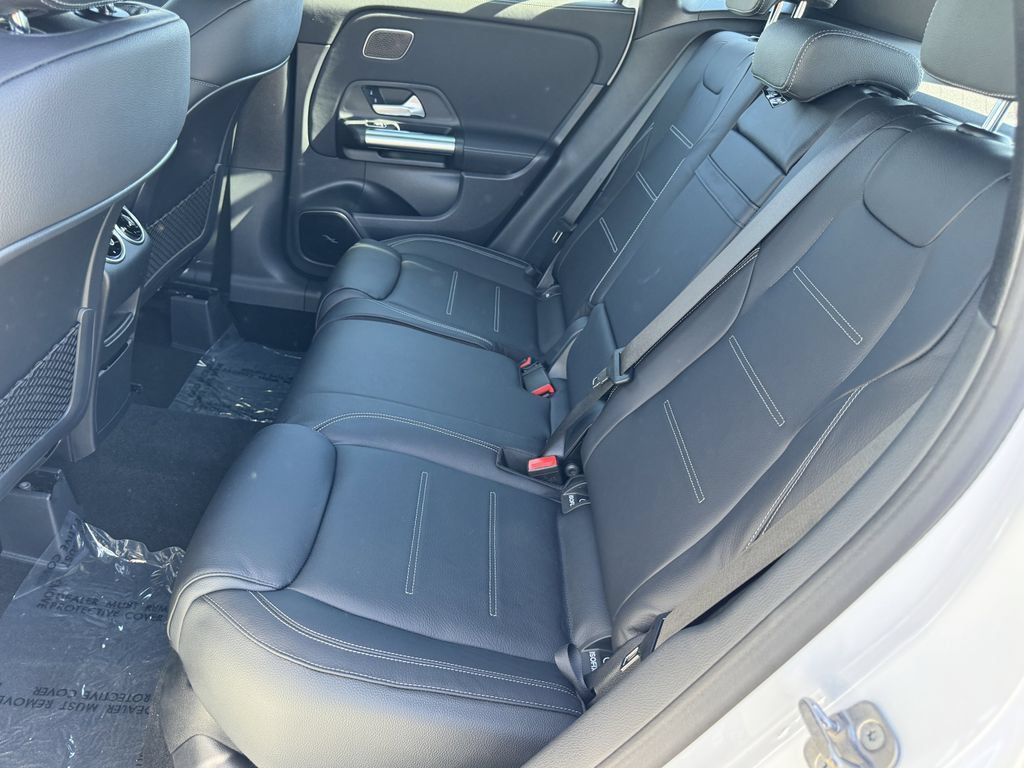 Used 2025 Mercedes-Benz GLA 35 AMG 4MATIC image 33