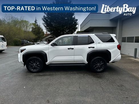 Used 2025 Toyota 4Runner SR5 AWD/4WD image 11