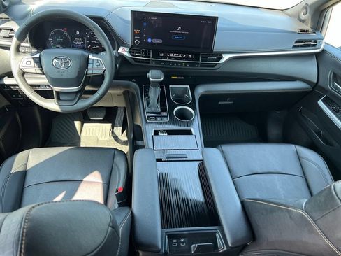 Certified 2025 Toyota Sienna XLE Woodland Edition AWD/4WD image 19