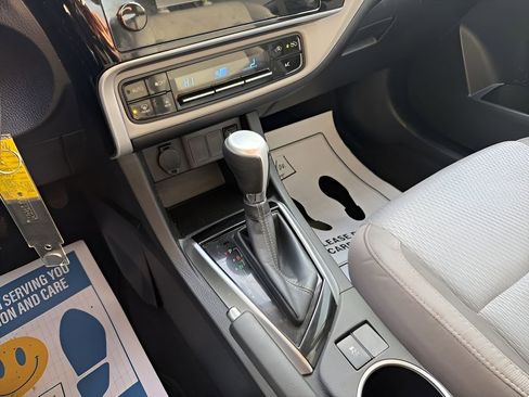 Used 2017 Toyota Corolla L image 26