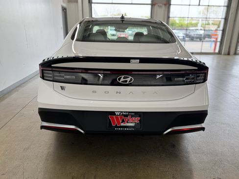 Used 2025 Hyundai Sonata SE image 23