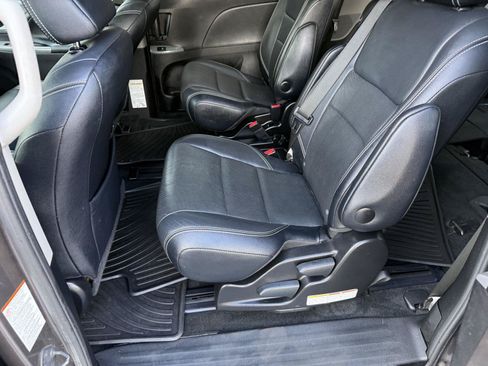 Used 2015 Toyota Sienna SE Premium FWD image 15