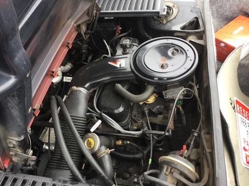 Used 1988 Pontiac Fiero RWD image 6