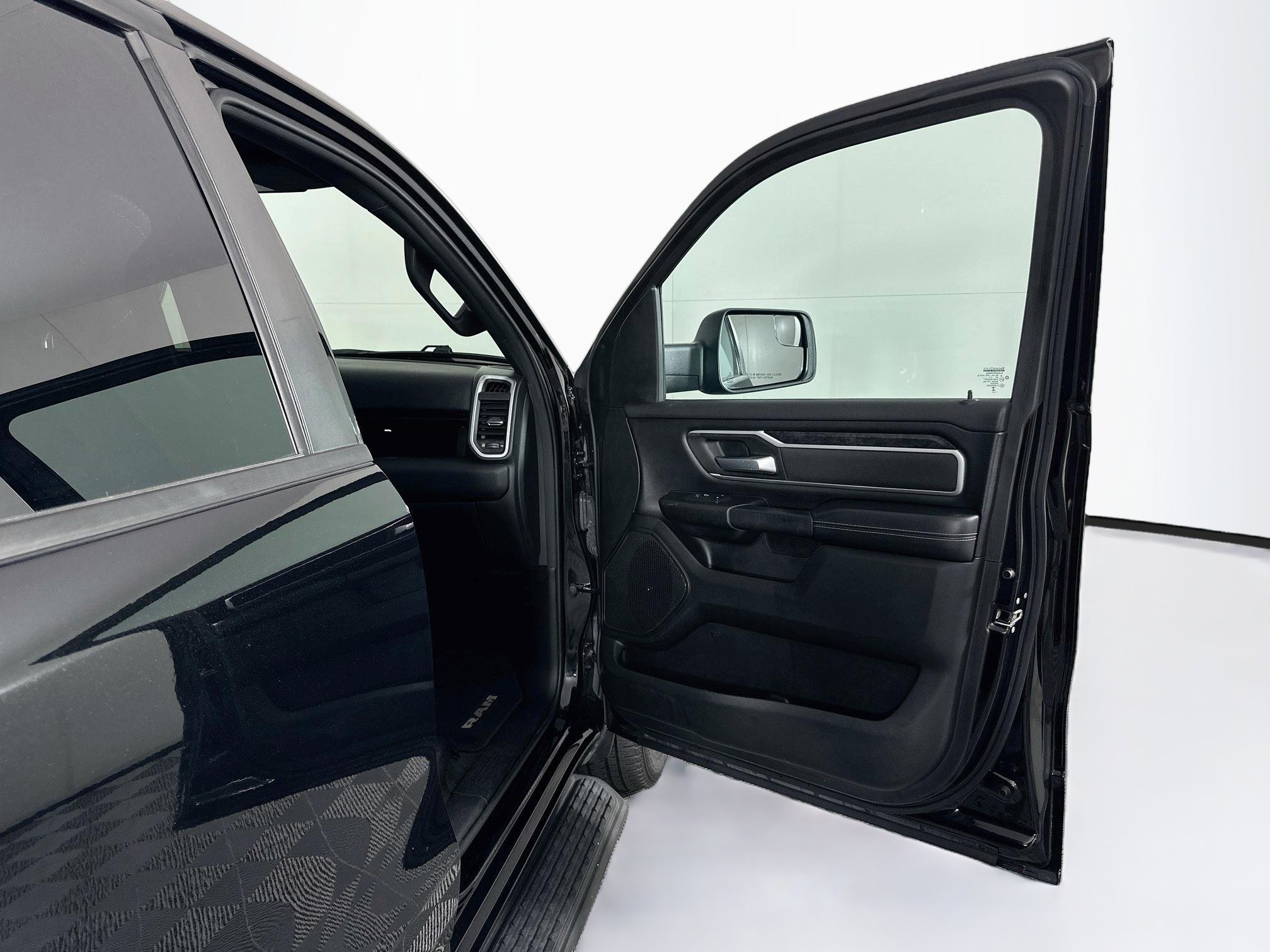 Used 2023 RAM 1500 Big Horn AWD/4WD image 30