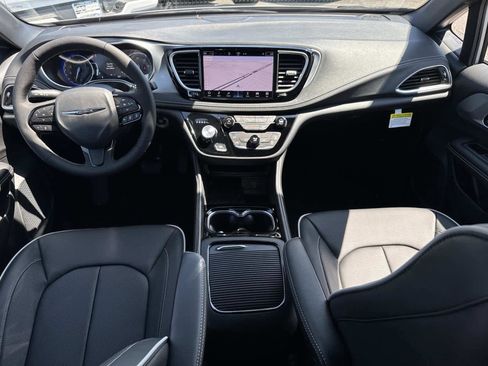 New 2026 Chrysler Pacifica Limited FWD image 11