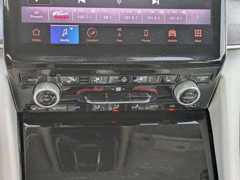 Used 2021 Jeep Grand Cherokee L Overland w/ Advanced Protech Group III image 15