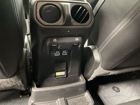Used 2023 Jeep Wrangler Unlimited Sahara image 23