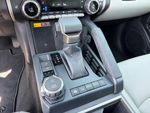 Used 2024 Toyota Tacoma Limited w/ Limited Package (LT) AWD/4WD image 18