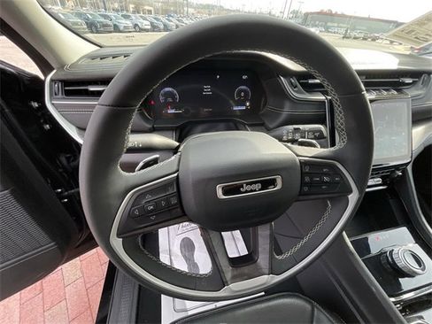 Used 2023 Jeep Grand Cherokee Limited w/ Luxury Tech Group II image 11