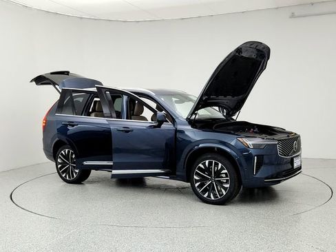 New 2026 Volvo XC90 B6 Plus w/ Protection Package Premier image 10