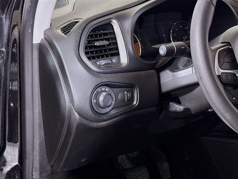 Used 2023 Jeep Renegade Latitude AWD/4WD image 8