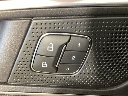 Used 2020 Ford Edge Titanium image 17