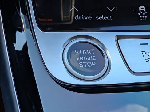 Used 2023 Audi A8 L 3.0T image 13