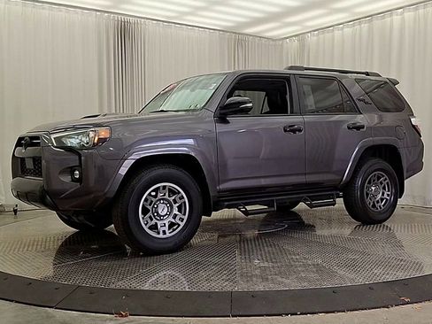 Used 2021 Toyota 4Runner Venture image 3