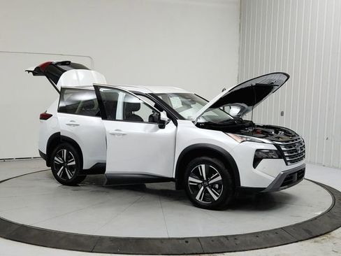 Used 2025 Nissan Rogue SL AWD/4WD image 9