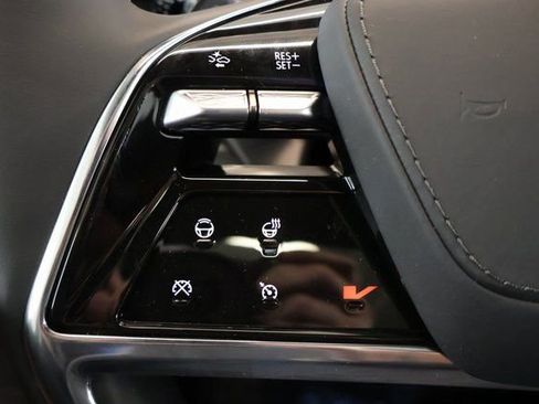 New 2026 Cadillac Vistiq Platinum image 16