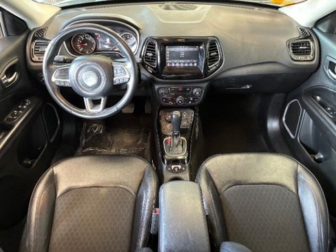 Used 2018 Jeep Compass Latitude w/ Popular Equipment Group AWD/4WD image 3