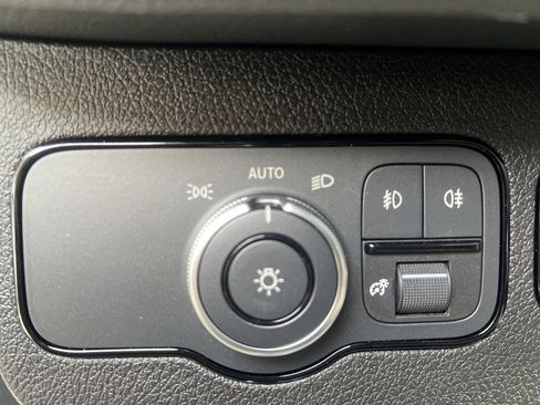 Used 2024 Mercedes-Benz Sprinter 3500 image 25