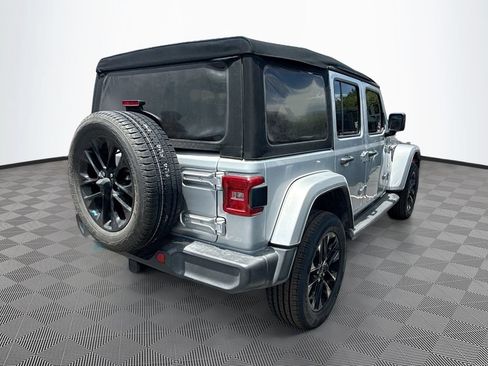 Used 2022 Jeep Wrangler Unlimited Sahara AWD/4WD image 6