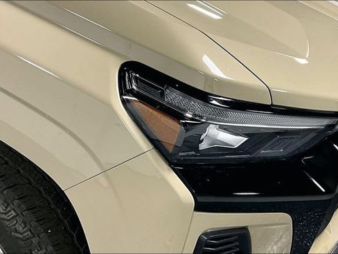 Used 2023 Chevrolet Colorado Z71 w/ Z71 Convenience Package 2 AWD/4WD image 27