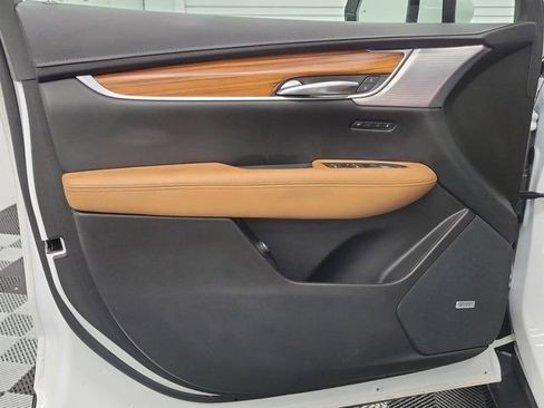 Used 2022 Cadillac XT5 Premium Luxury w/ Technology Package FWD image 18