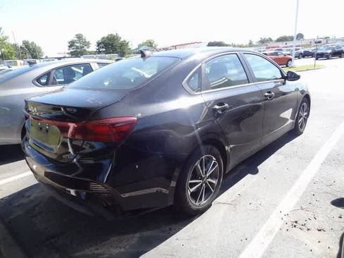 Used 2023 Kia Forte LXS image 4