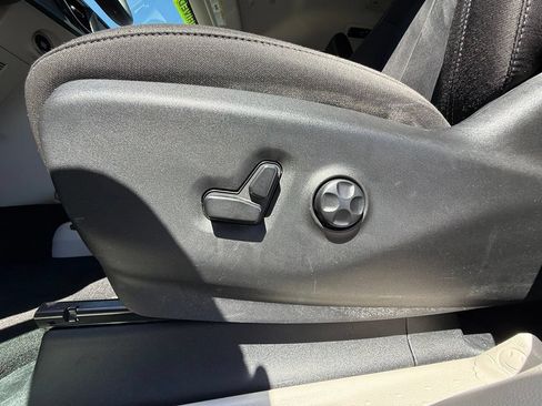 Used 2023 Chrysler Voyager LX FWD image 34