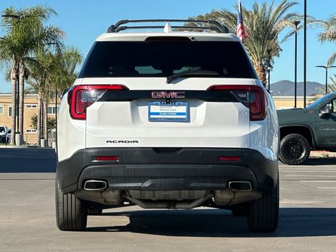 Used 2022 GMC Acadia SLT w/ Elevation Edition image 5
