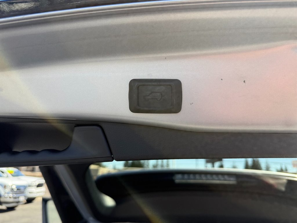 Used 2022 Toyota RAV4 SE w/ Weather & Moonroof Package AWD/4WD image 15