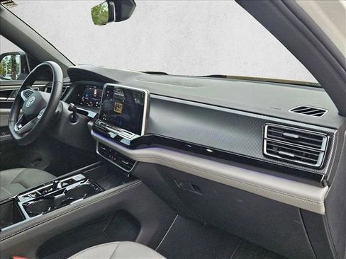 Used 2025 Volkswagen Atlas Cross Sport SEL R-Line image 17