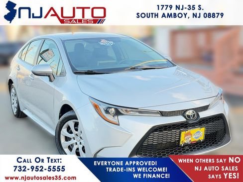 Used 2021 Toyota Corolla LE image 1