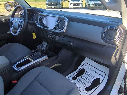 Used 2022 Toyota Tacoma TRD Off-Road image 35