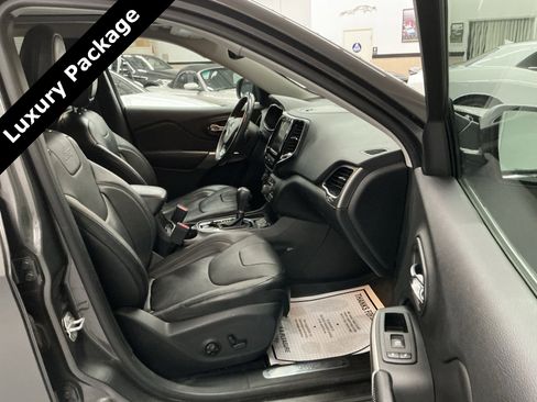 Used 2019 Jeep Cherokee Limited w/ Luxury Group image 12